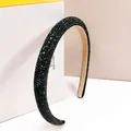 Detalle de diadema con pedrería brillante y forro interior suave para mayor comodidad - Azul tinta