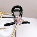 Pinza per capelli nera lucida con fiori di cristallo viola e dettagli dorati - Pinza Fiore Cristallo Rosa Media