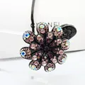 Vista macro de pinza de pelo de flor negra con diamantes de imitación de colores y resina - 8-Petal Flower (Dark Purple Rhinestone) / Púrpura oscuro