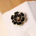 Elegante gemelo de flor de esmalte negro con borde dorado y detalle de cristal - Estilo de Pétalo Multicapa de Esmalte Negro (9945) / Oro KC