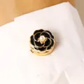 Elegante gemelo de flor camelia negra con centro de perla para camisa blanca de gala - Estilo Camelia (6188) / Negro/Oro KC