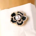 Gemelo de flor de esmalte negro con perlas en el puño de una camisa blanca - Estilo Perla Multicapa Negro (9769)