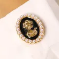 Elegantes gemelos de camafeo vintage con retrato dorado y un borde de perlas blancas - Estilo Cameo Negro (X369)