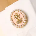 Elegante gemelo camafeo vintage con esmalte rosa y borde de perlas en puño de camisa - Estilo Cameo Rosa (X254)
