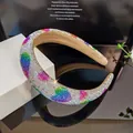 Diadema acolchada brillante con pedrería plateada y cristales de corazón arcoíris - Blanco Strass Colorido
