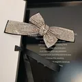 Pince à cheveux nœud noir ornée de strass brillants avec fermeture à ressort - Strass Champagne