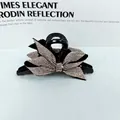 Dettaglio della molletta per capelli nera con un elegante fiocco decorato di strass - Pinza Fiocco Strass Champagne