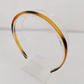 Close-up of tortoise shell headband featuring non-slip inner teeth and amber resin texture - 0.6cm Thin Edge / Coffee