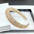 Detalle de la diadema barroca oro champán con cristales y diamantes de imitación - Diadema de Strass con Patrón DC de Cristal de 2,5cm / Champán