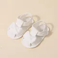 Weiße Baby Lauflernsandalen mit dekorativer Schleife und atmungsaktivem Baumwollnetz - Innenlänge 12.5cm / Weiß