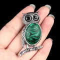 Vintage owl necklace pendant with green textured stone and silver finish details - Malachite (Synthetic)