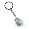 Porte-clés pingouin en labradorite sculptée avec anneau en métal argenté brillant - Labradorite