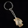 Porte-clés pingouin en agate beige sculptée avec finition mate et anneau en métal argenté - Agate naturelle