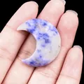 Accessoire en pierre naturelle de sodalite bleue polie en forme de croissant de lune - Pierre à Points Bleus