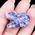 Statuina di topo in sodalite intagliata a mano con motivi in pietra naturale blu e bianca - Sodalite