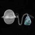 Infusore per tè in acciaio inox con ciondolo in cristallo di ametista grezza su nero - Fluorite