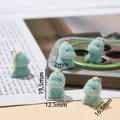 Vue détaillée des dimensions d'un pendentif dinosaure vert floqué pour bijoux DIY - Petit Dinosaure