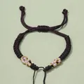 Handgewebtes violettes verstellbares Armband mit rosa und goldener Knotendekoration - Kaffeebraun
