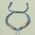 Handgeflochtenes verstellbares Seilarmband in Graublau mit rosa Knotendetails - Dunstblau