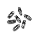 Makro-Detail von sieben kugelketten-verbindern in Gunmetal-Optik für DIY-Schmuckprojekte - Gunmetal-Schwarz