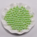 Detailopname van lichtgroene ABS-kralen met gaten voor DIY-sieraden en handwerken - 3mm (400 Stuks/Pak) / Grasgroen