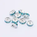 Dettaglio di perline distanziatrici argentate con cristalli strass blu chiaro - 8mm (50 Pezzi/Confezione) / Celeste