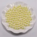 Macrobeeld van lichtgele ronde ABS-imitatieparels voor DIY-sieraden maken - Lichtgeel