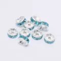Makroaufnahme von himmelblauen Strass-Abstandshaltern für die DIY-Schmuckherstellung - 10mm (1000 Stück/Packung) / Himmelblauer Strass