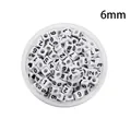 Détail de perles cubiques 6mm en acrylique blanc avec chiffres noirs pour bracelets DIY - Perles de chiffres carrées (6mm) / Blanc avec Lettres Noires