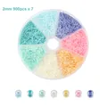 Draufsicht auf 2mm bunte Glasperlen im runden Set mit 7 wunderschönen Macaron-Farben - Boxed / Macarons