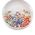 Facettierte Acrylperlen in Makronenfarben für DIY-Schmuck auf weißem Teller - Kugelförmige facettierte Perle / 50 Stück/Packung (8mm) / Mehrfarbig