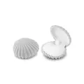 Muschelförmige Samt-Schmuckschatulle in Hellgrau mit weißem Futter für Ringe und Ohrringe - 80*58*40mm / Muschel Hellgrau