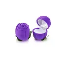 Lila Samt-Schmuckkästchen in Rosenform mit grünem Blatt und weißem Satin-Innenfutter - Rose Lila (Mit Blatt)