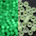 Cuentas de 3mm mate fluorescentes para manualidades con efecto de día y noche - Estilo Esmerilado / 3mm, 600 Piezas/Paquete / Verde Hierba