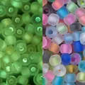Cuentas de vidrio luminosas de 3mm en colores variados con efecto de brillo verde neón - Estilo Esmerilado / 3mm, 600 Piezas/Paquete / Multicolor