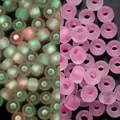 Cuentas rosadas mate de 3mm que brillan en la oscuridad con efecto fluorescente - Estilo Esmerilado / 3mm, 600 Piezas/Paquete / Rosa Claro