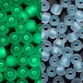 Cuentas de 3mm azul claro mate que brillan en la oscuridad con efecto luminoso verde intenso - Estilo Esmerilado / 3mm, 600 Piezas/Paquete / Azul Celeste
