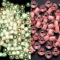 Cuentas de vidrio rosa de 3mm luminosas para joyería DIY que brillan en la oscuridad - Transparente / 3mm, 600 Piezas/Paquete / Rojo Camarón
