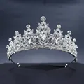 Élégant diadème argenté avec strass étincelants et pierre centrale en forme de poire - Style Évidé avec Strass Principal en Poire (TS-J2720)