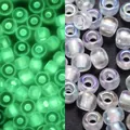 Cuentas de vidrio luminosas de 3mm con brillo púrpura y resplandor verde para joyería DIY - Estilo Irisado / 3mm, 600 Piezas/Paquete / Transparente Blanco Amarillo Verde Brillo