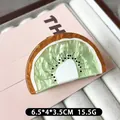 Pince à cheveux motif kiwi en PVC vert avec texture marbrée et design réaliste unique - Kiwi