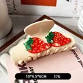Pince à cheveux crème ornée de jolies fraises rouges et feuilles vertes, 10x4x6cm - Fraise