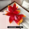 Rode en oranje gradiënt orchidee haarspeld met realistische bloemblaadjes en paarse meeldraad - Rood
