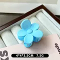 Matte light blue flower hair claw clip measuring 4x4x3.5cm and weighing 7.5g - Sky Blue