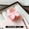 Pink matte flower hair claw clip with macaron finish measuring 4x4x3.5cm and 7.5g - Light Pink