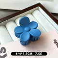 Blue flower matte claw clip with dimensions 4x4x3.5cm and 7.5g weight shown on pink card - Dark Blue