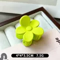 Neon green flower hair claw clip made of matte resin, size 4x4x3.5cm and weight 7.5g - Grass Green
