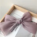 Barrette à cheveux avec nœud en tissu violet clair nacré et texture en organza - Violet Prune