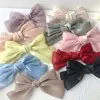 Barrettes à nœuds en tissu nacré disponibles en rose, violet, bleu et autres couleurs - Gris Argent