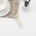 Elegante horquilla de mariposa en acetato crema con textura de mármol para moños - Blanco